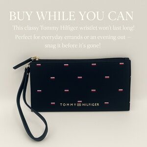 Tommy Hilfiger Navy Blue Flag Print Wristlet ❤️